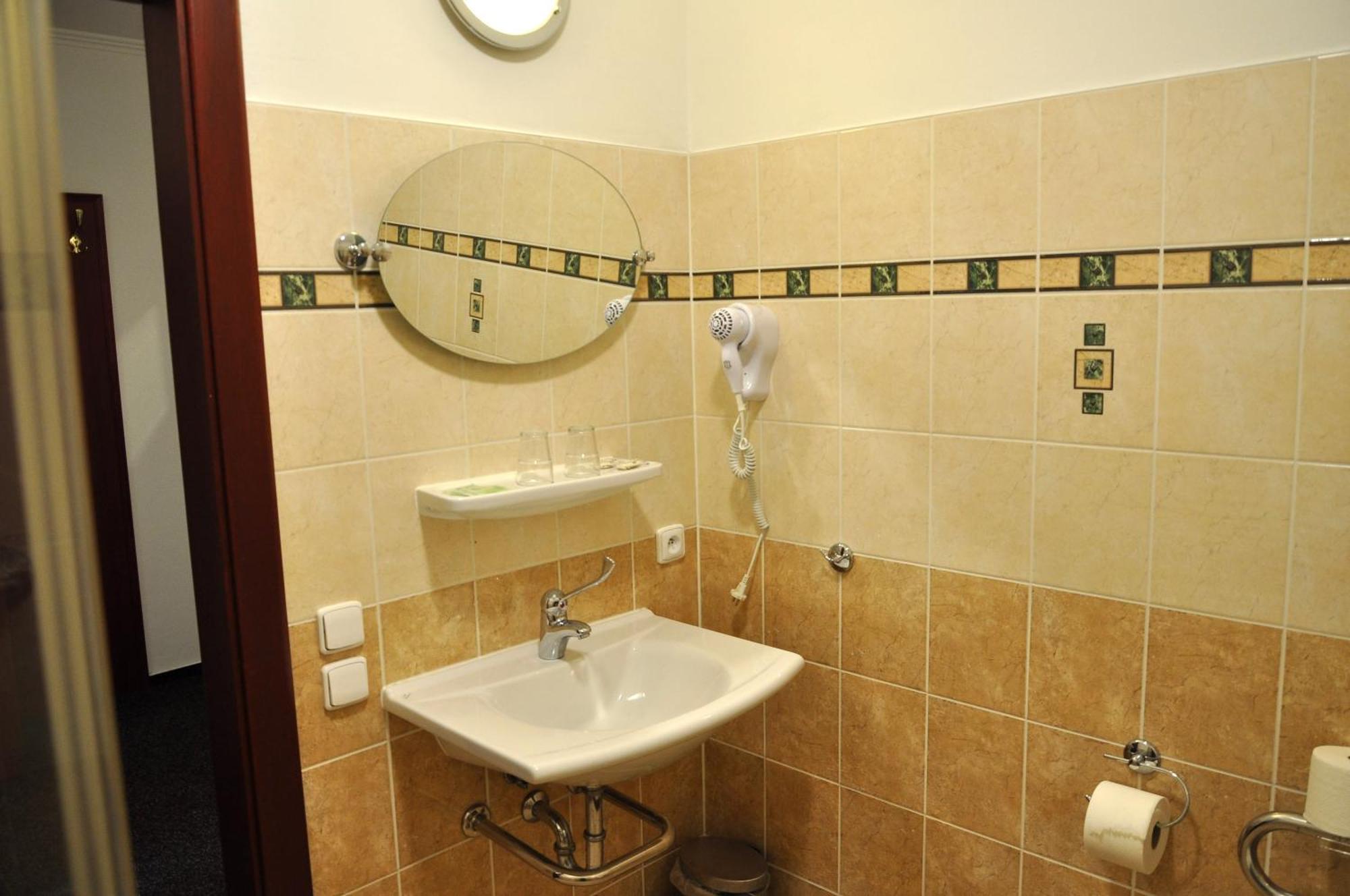Hotel St Florian Loket Phòng bức ảnh