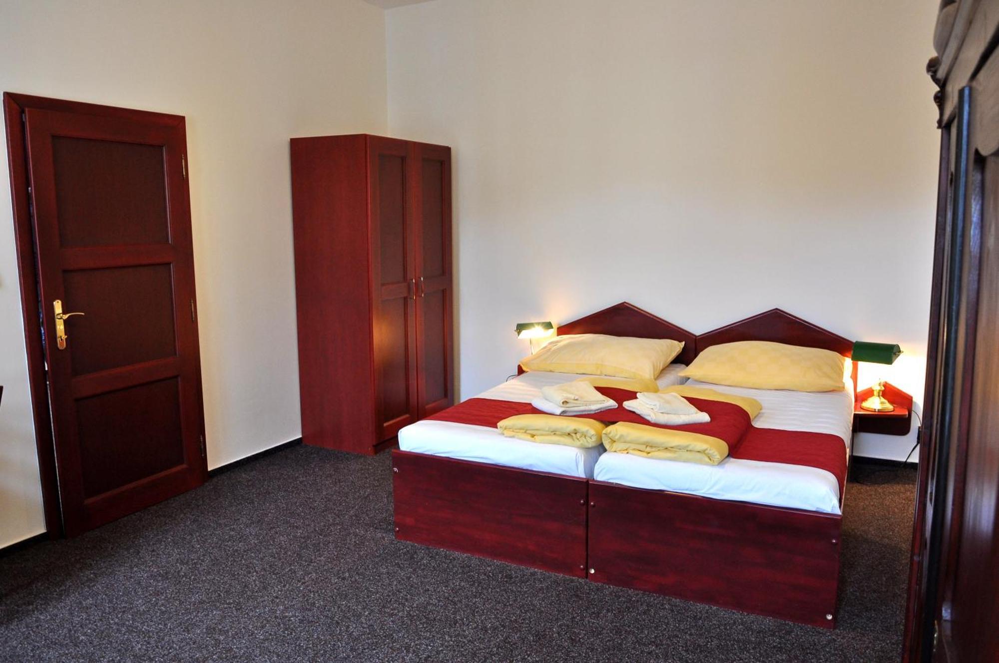 Hotel St Florian Loket Phòng bức ảnh